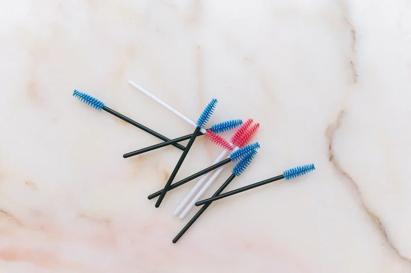 눈썹 탈색 후 눈썹 문신하면 색이 변할까?