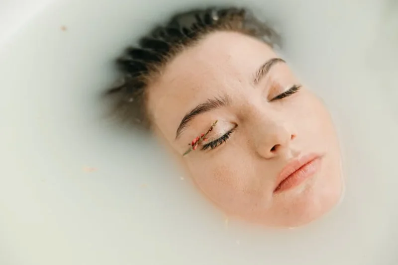 눈썹 탈색 후 목욕, 샤워해도 될까?