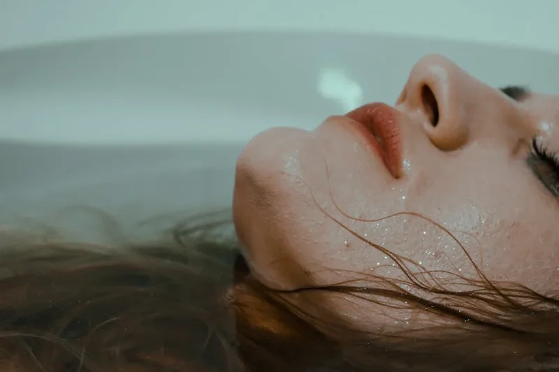 눈썹 탈색 후 바로 세안해도 괜찮은지