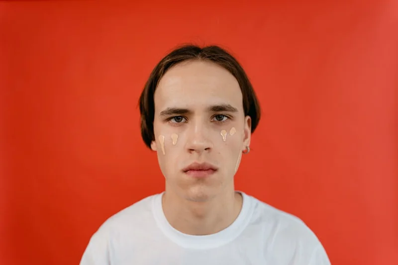 눈썹 탈색 후 붉은기 덮는 메이크업 팁