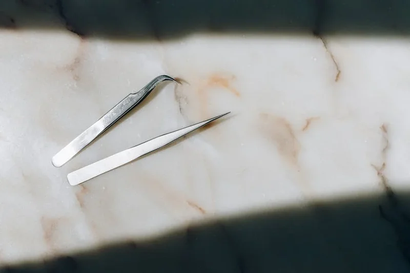 눈썹 탈색 후 붓기 오래 갈 때 주의점