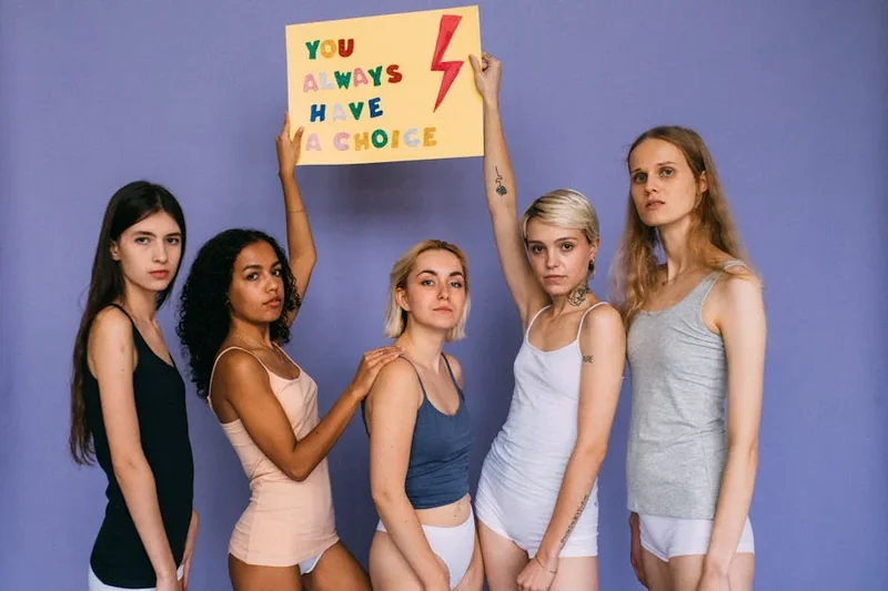 눈썹 탈색 후 붓기와 발진 생기면 위험할까?