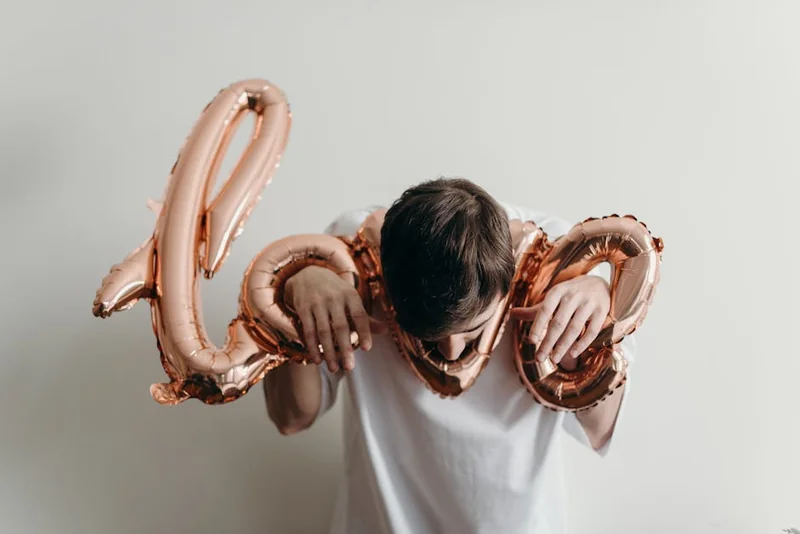 눈썹 탈색 후 붓기와 발진 생기면 위험할까?