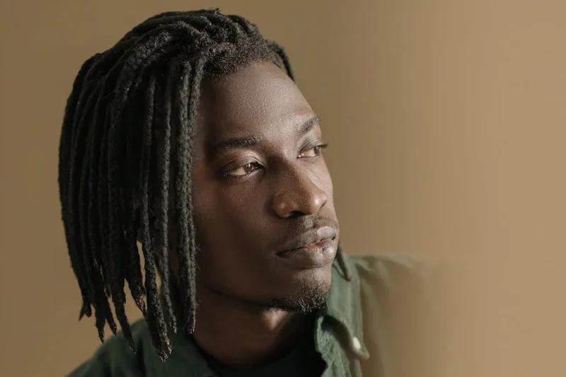 눈썹 탈색 후 뿌리 검게 올라오는 원리