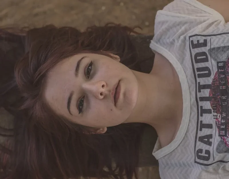 눈썹 탈색 후 자라나는 털은 원래 색으로 돌아올까?