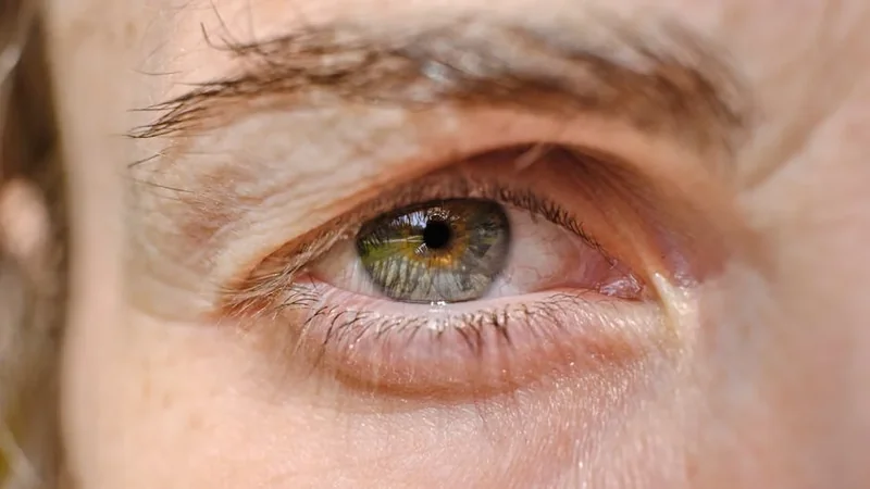 눈썹 탈색 후 자연스럽게 보이는 방법