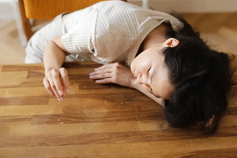눈썹 탈색 후 탈모가 생길 수 있을까?