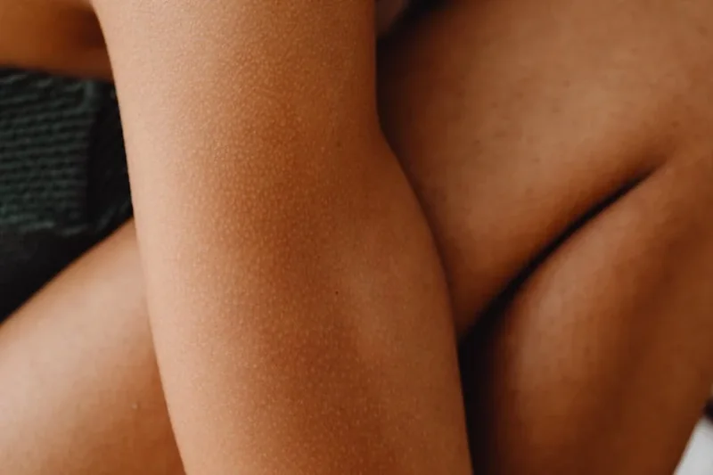 눈썹 탈색 후 피부 알러지 반응 줄이는 방법