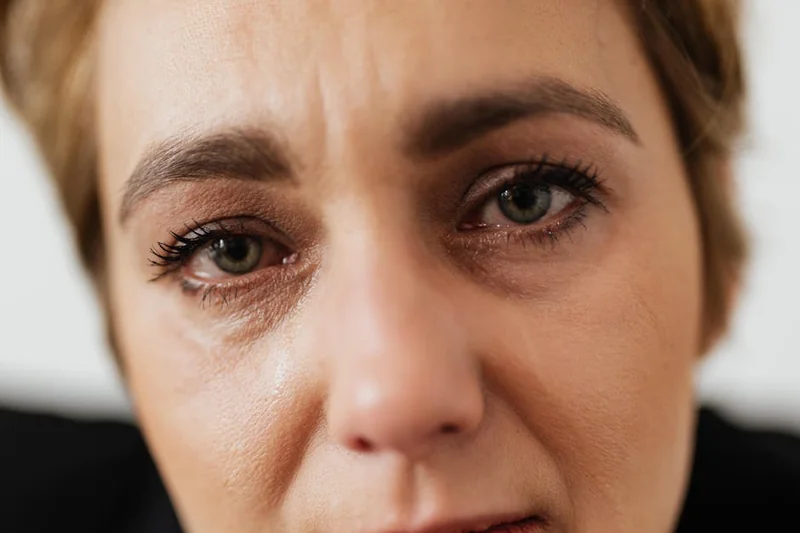 눈썹 탈색 후 피부 트러블 피하는 법