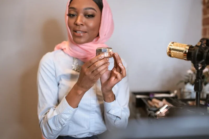 눈썹 탈색 후 화상 흉터 치료 후기