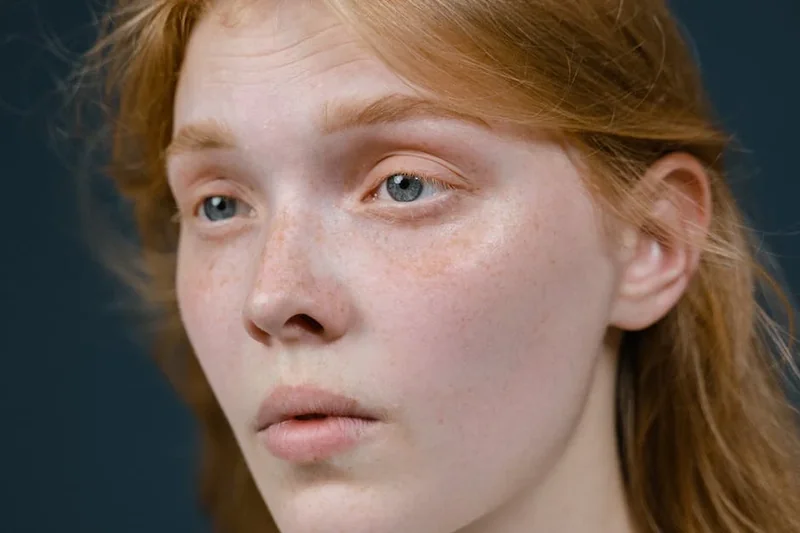 눈썹 탈색과 피부 알레르기 테스트 중요성