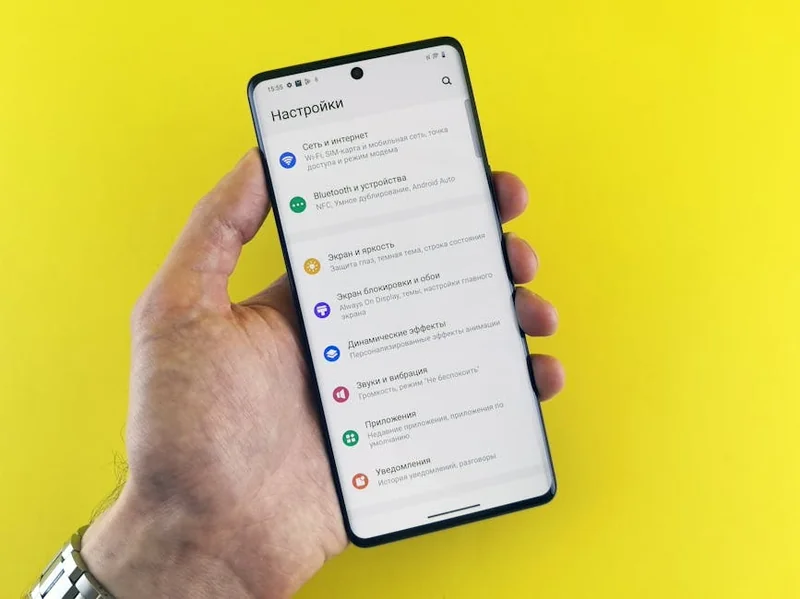 스마트폰 화면 밝기 자동 조절 기능 끄는 법